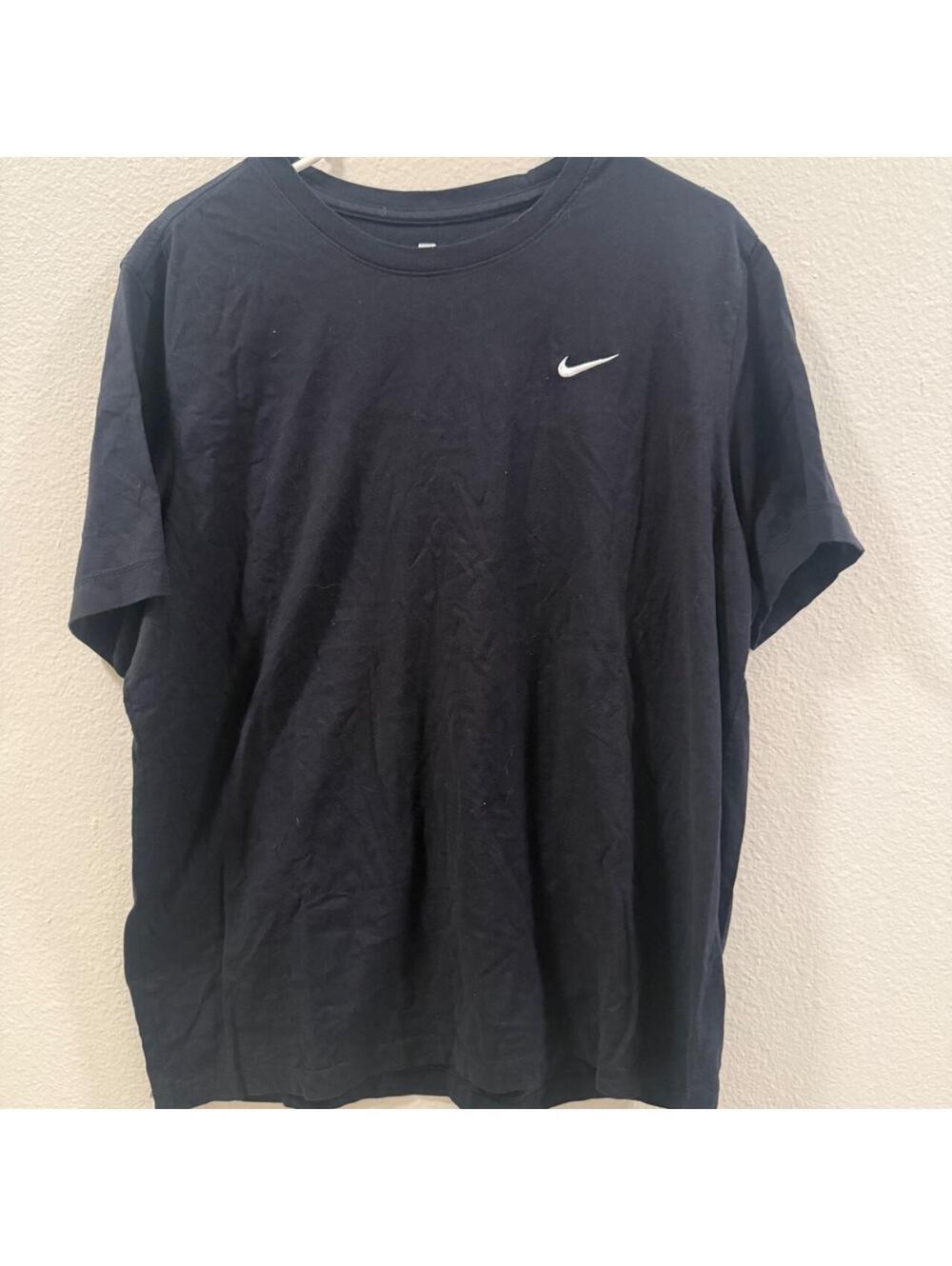 XL black nike tee with embroidered nike logo